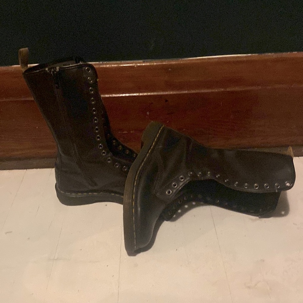 DR MARTENS VEGAN 14 eye holes 1914